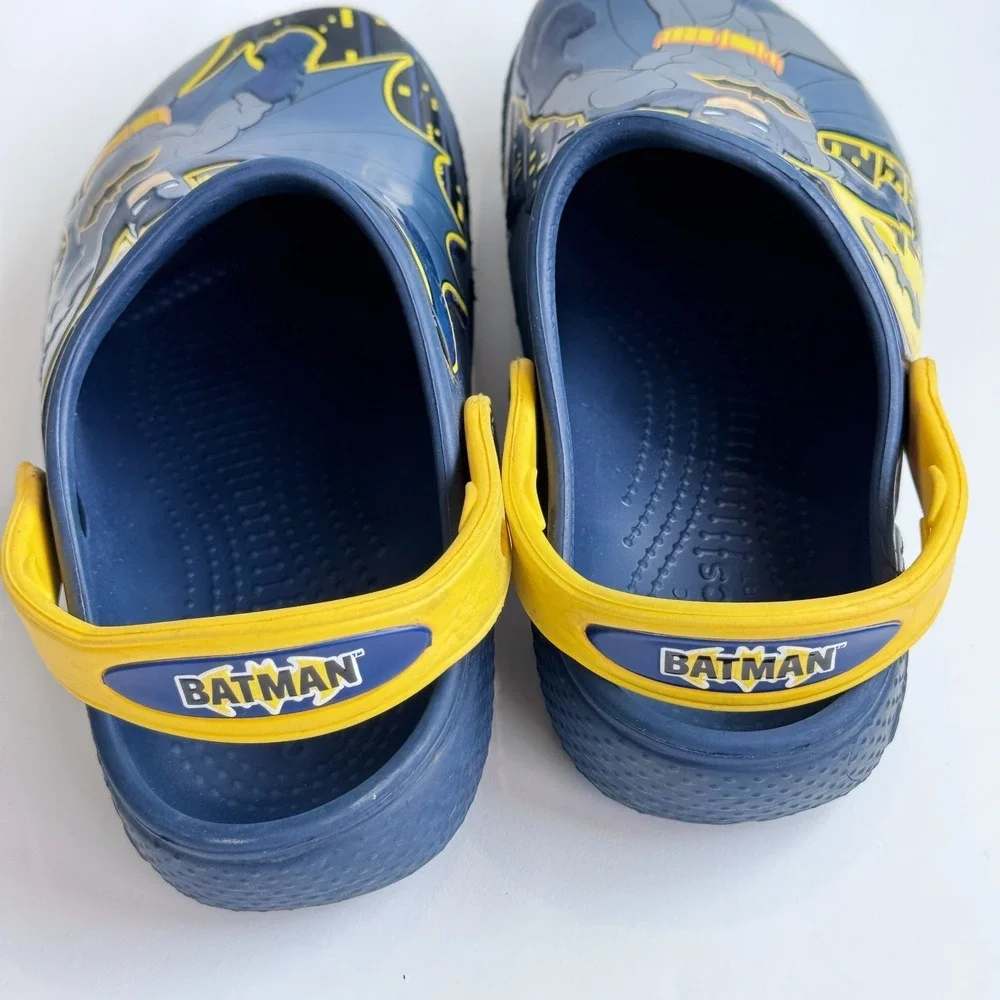 Crocs Kids Batman Clogs Navy Unisex Size J2 EUC Superhero DC Shoes 2 Slides